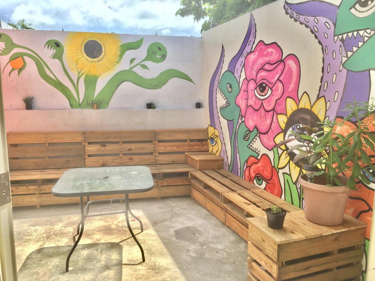 Hostel H1 Miramar San Juan Exterior photo